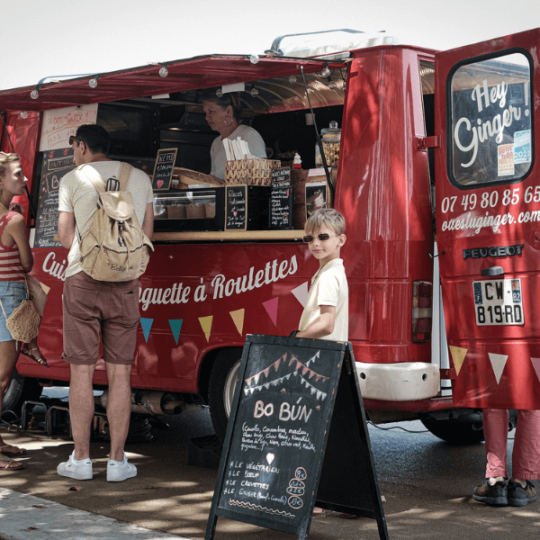 espace restauration du festival swinging montpellier 2025 avec ses food trucks divers et variés