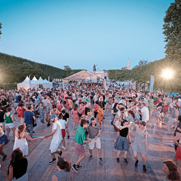 le site du festival swinging montpellier sur la promenade du Peyrou