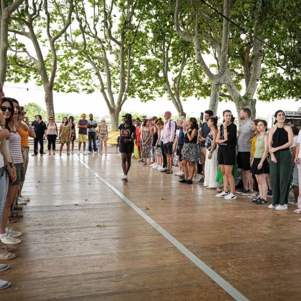 petite scène du festival swinging montpellier 2025 située dans la guinguette d'oc